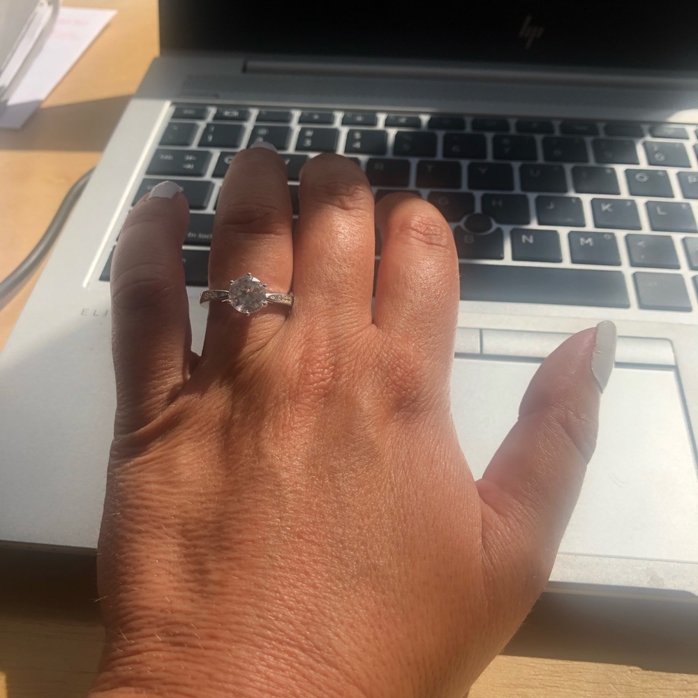Stunning 3 carat diamond engagement ring - Picture 4 of 5